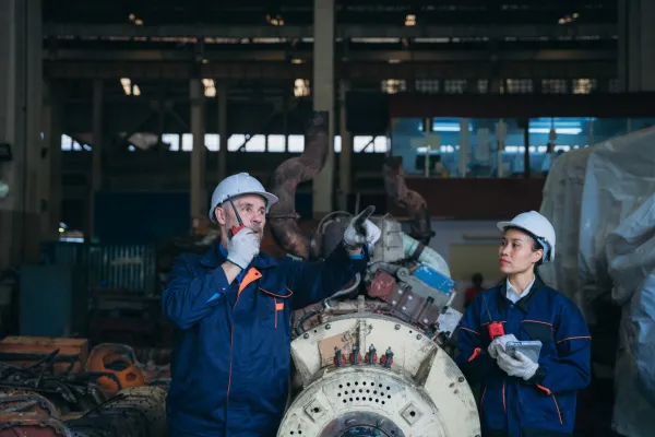 team-engineers-are-on-duty-and-talking-looking-at-2026-01-08-07-49-26-utc-697cec89493aa